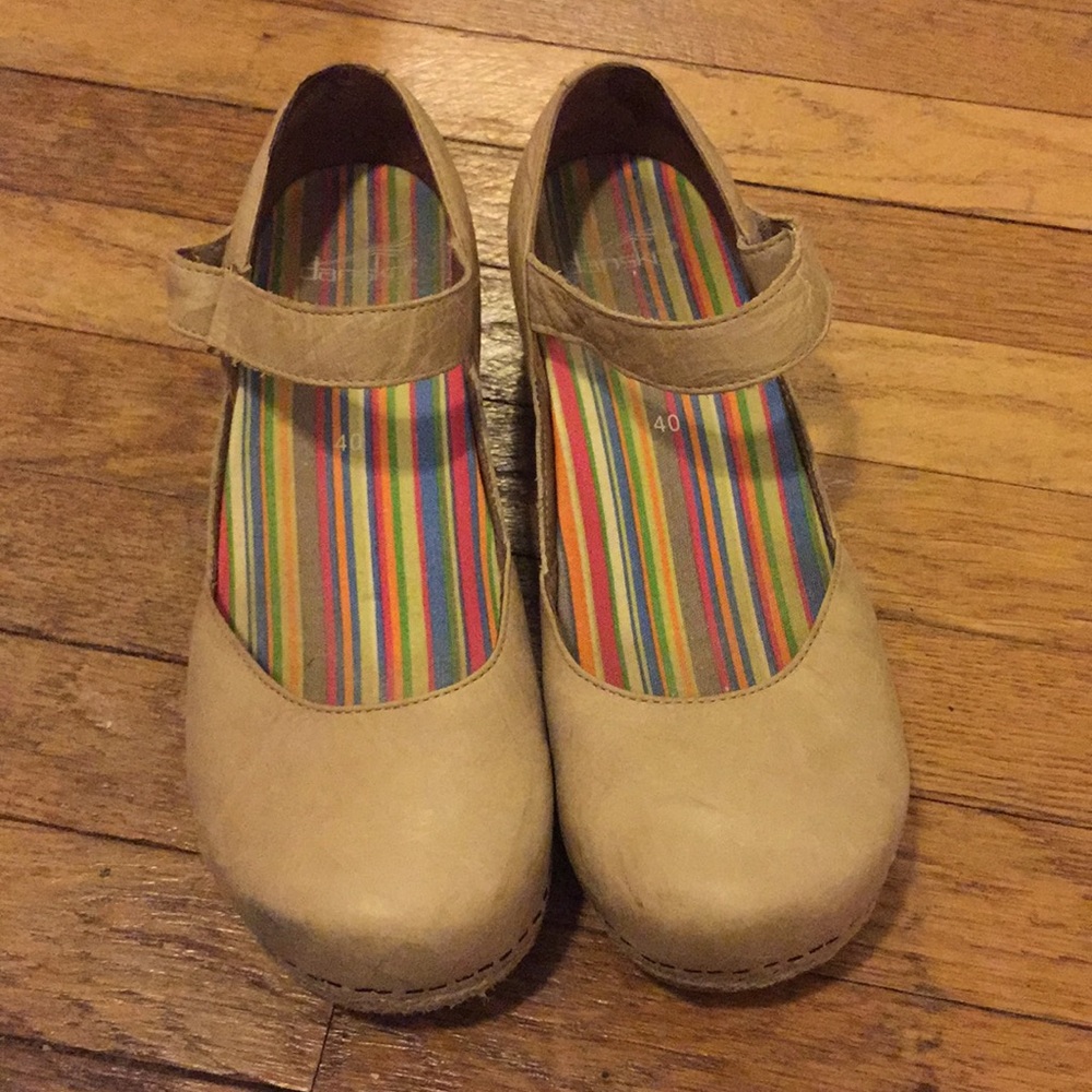 Women’s Dansko Maryjane clogs in nude